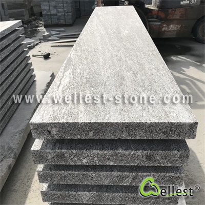 G302 Santiago Grey Granite Flamed Block Step